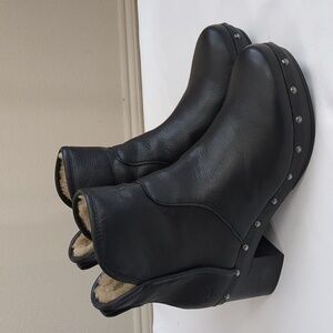 UGG Cam Il Ankle Sheepskin Lining Leather Boots With Stud Detail Sz 9